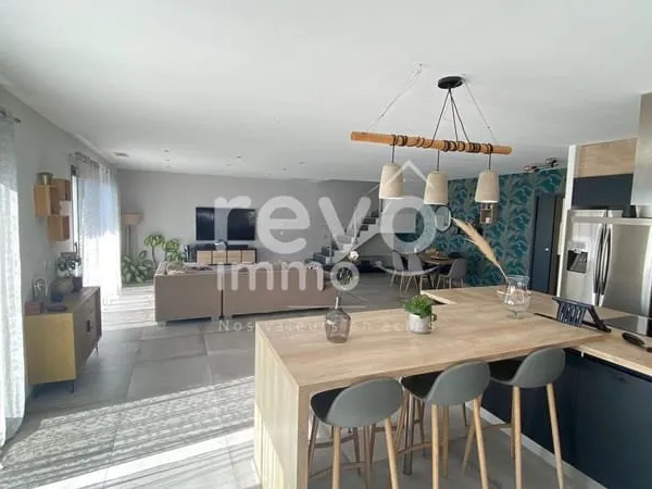 Maison 7 pièces 215 m²
