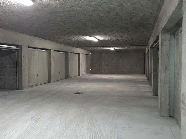 Garage avec accès sécurisé
