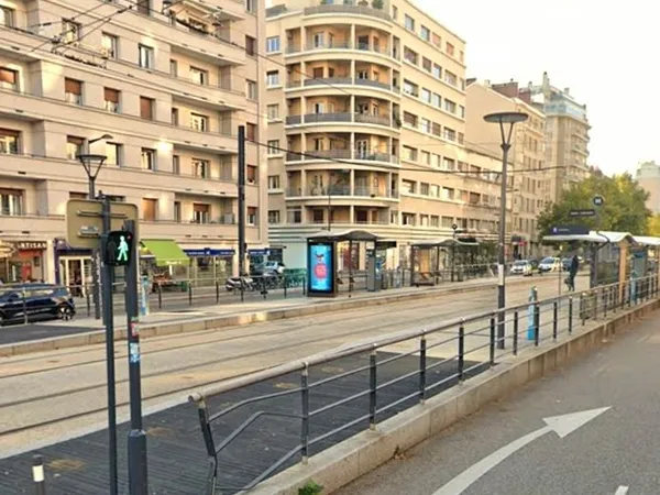 Local, boutique, emplacement n1, crs Jean-Jaurés-Vallier-Libération. Centre