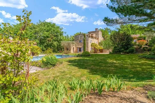 Propriété 8 pièces 220 m²
