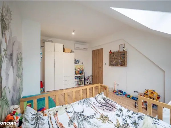 Maison familiale avec suite parentale, 2 SDB, terrasse et jacuzzi - gare à proximité