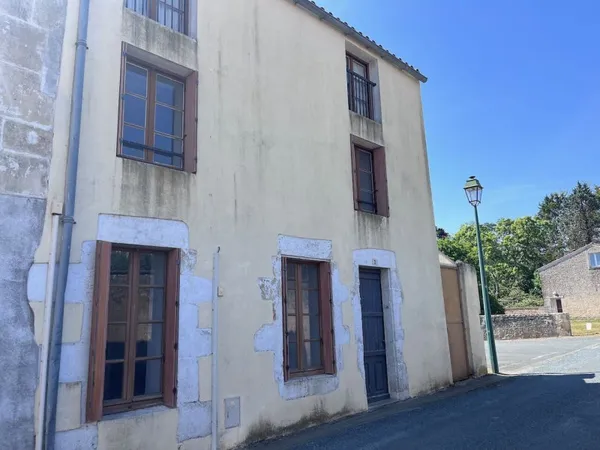 Maison de ville à rénover proche commodité