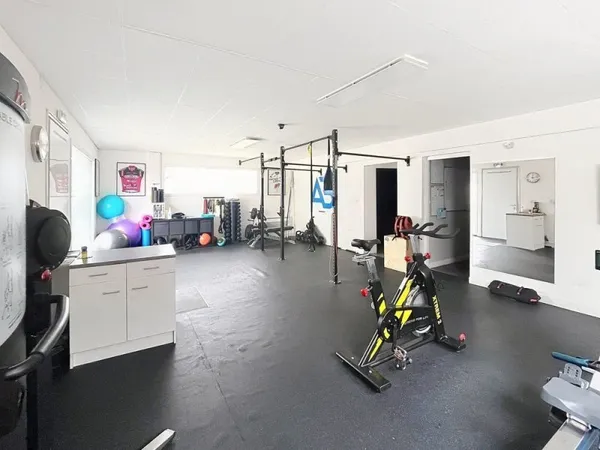 Local commercial 2 pièces 82 m²