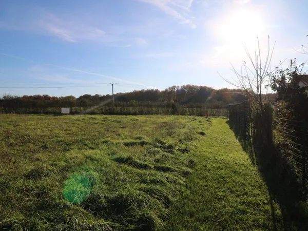 Terrain constructible 744 m²