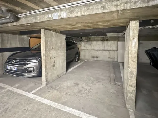 Parking/Garage