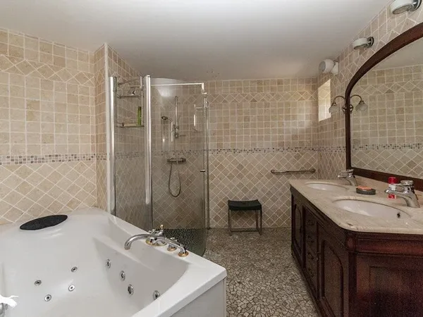 Maison en pierre de 8 pièces principales