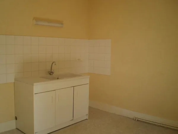APPARTEMENT A L'ETAGE