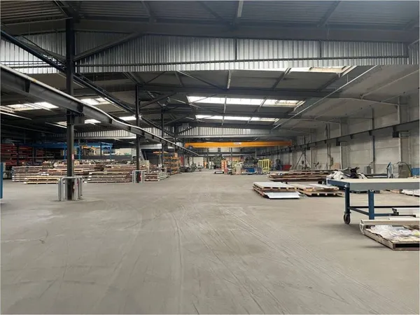 Entrepôt 5400 m²
