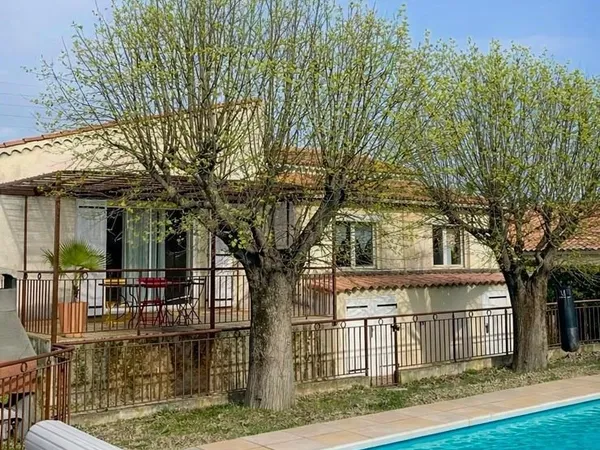 Maison avec piscine et vue dégagée - 101 m² - terrain 976 m² - Saint-Auban / Château-Arnoux