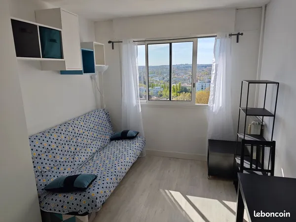 Studio meublé 675 euros CC