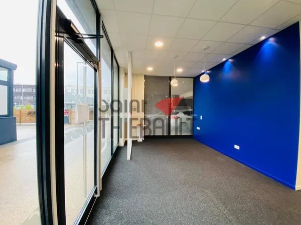 Local professionnel 144 m²