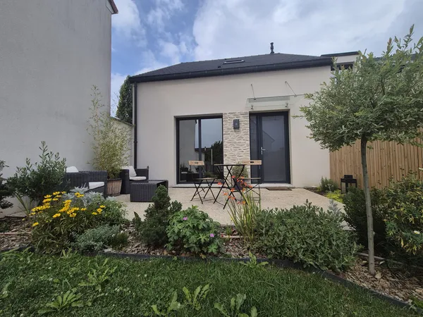 Maison Neuve proche Le Mesnil Saint Denis