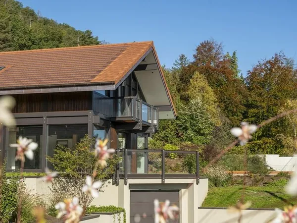 Maison contemporaine neuve vue lac à l'entrée de Sevrier