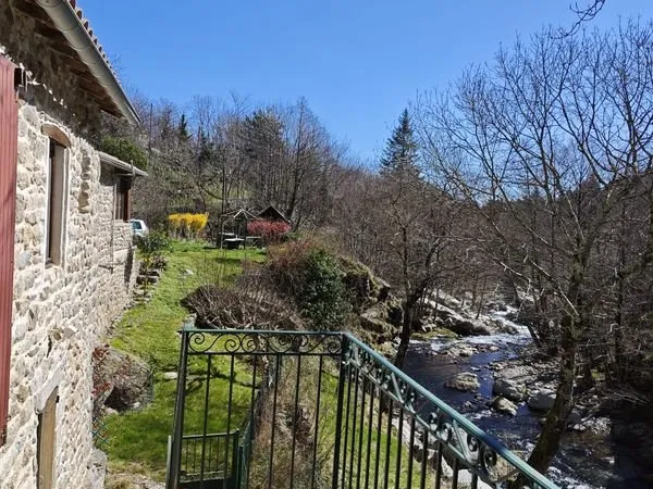 Maison de caractère en bord de rivière, 2 logements indépendants