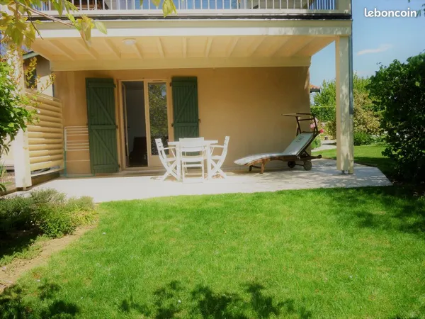 Meublé 2p 50 m2 en rez de jardin terrasse couverte 20 m2 au calme