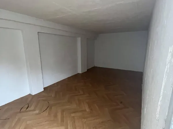 Parking 14 m²