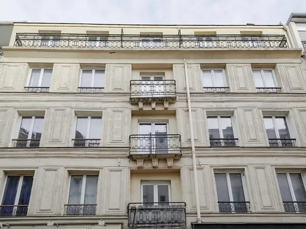 EXCLUSIVITE - PARIS 18ème - Rue de Chartres - Dernier étage