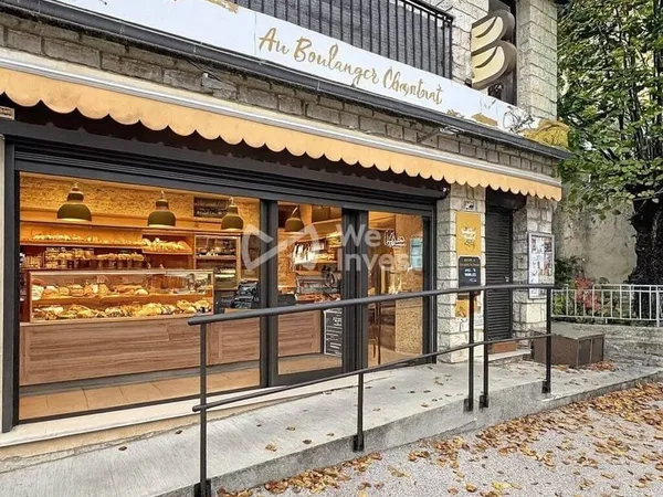 Local commercial 1 pièce 135 m²