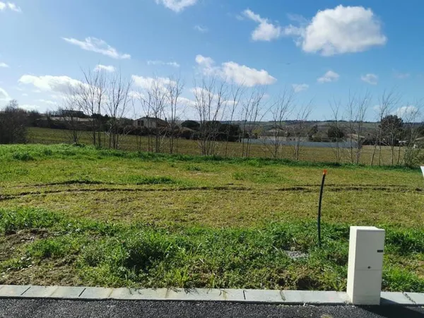 Parcelle constructible - 650 m² - À 20 min de Toulouse !