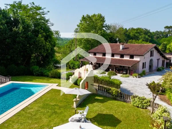 Maison 12 pièces 415 m²