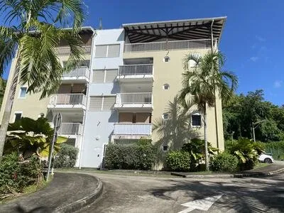 LE LAMENTIN: BOIS CARRE :APPARTEMENT F3 de 78 m²