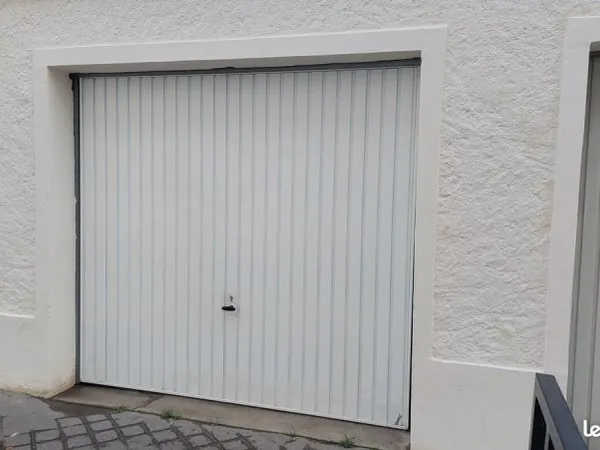 Garage individuel fermé sur rue 15 m2 - Trappes gare centre - 150 Euros/mois