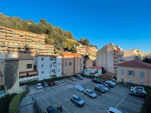 Studio meublé-terrasse calme - Menton
