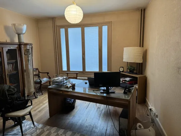 Bureau et espace de travail Location Tours 2p 34m² 602€