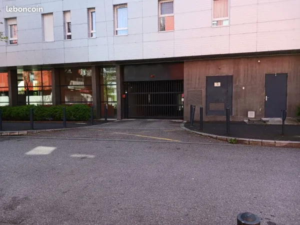 Garage sécurisé avec mezzanine - Secteur Vigny Musset