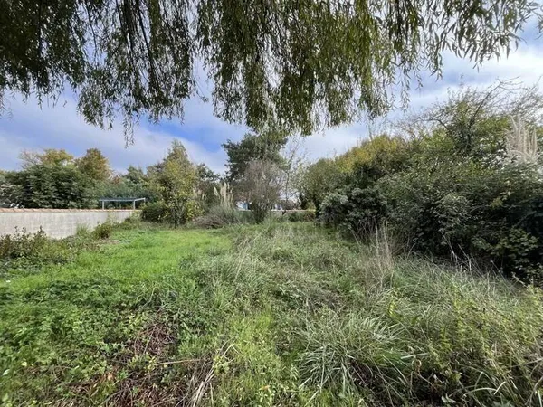 Terrain constructible 605 m²