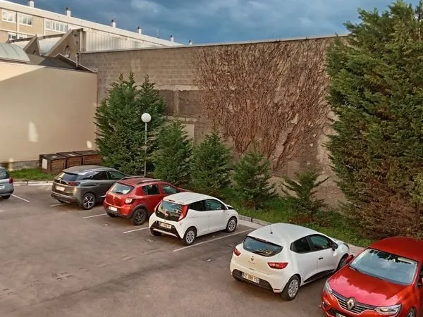 Place de parking privée sécurisée - Vidéo surveillance - Métro B Jean Jaurès / Gerland