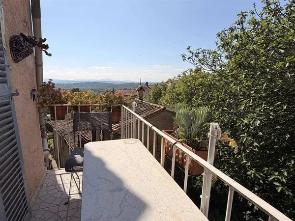 Joli appartement de 53m2 avec balcon , offrant une jolie vue