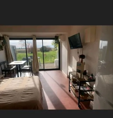 Grand studio 34 m2, meublé, tout équipé, cuisine, salle de bain, climatisation parking privatif, acc