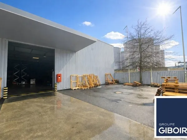 Local industriel 666 m²
