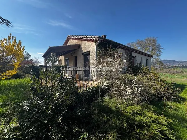Charmante maison 7 pièces à vendre à Vernoux en Vivarais - Grand terrain