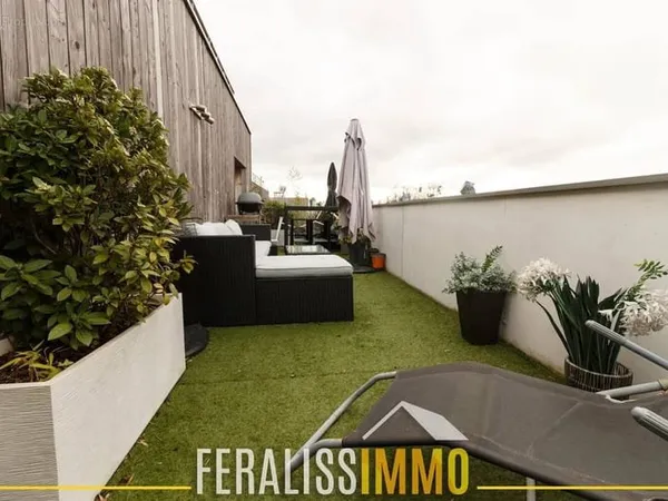 Superbe F3 en dernier étage, 3 terrasses et vue Oise!