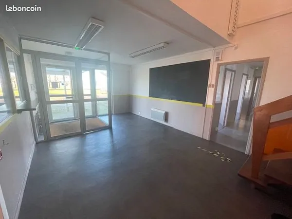 Bureaux 675 m² MORLAIX