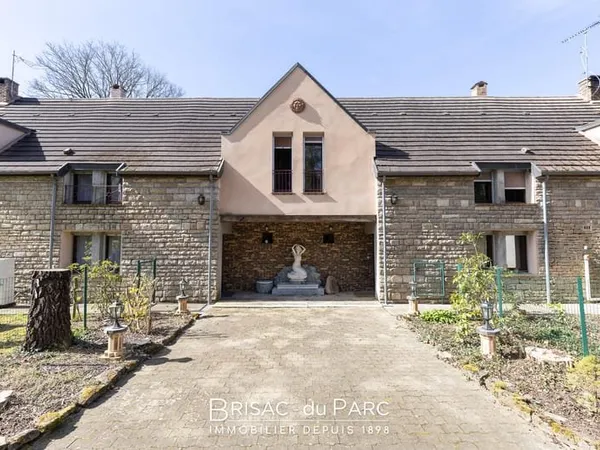 SAULON LA RUE - 20 min DIJON - Maison jumelée de 171 m² - 4 chambres - Jardin de 2 100 m²