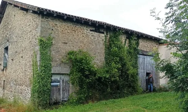 Lots de bâtiments ave eau et électricité