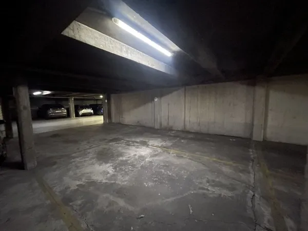 2 Parkings en enfilade Rue E Nortier à Neuilly/Seine