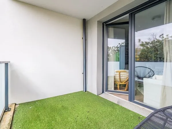 Cenon - Appartement 2 pièces de 43 m² avec terrasse et place de parking
