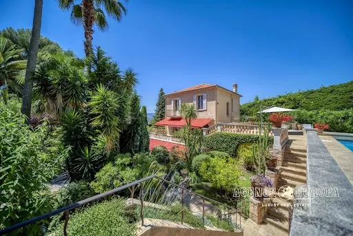 Maison 7 pièces 285 m²