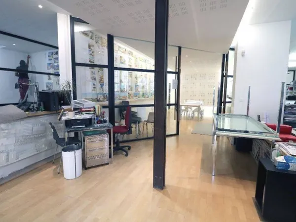 Local commercial 258 m²