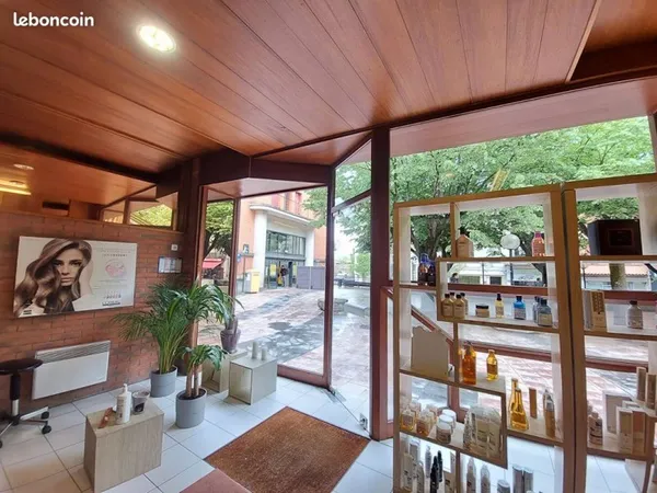 LOCAL COMMERCIAL 88 m² - HYPER CENTRE PAMIERS - GRANDE VITRINE