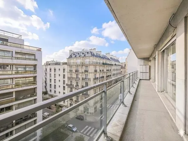 ÉTAGE ÉLEVÉ 4 CHAMBRES LARGE BALCON PLEIN SUD