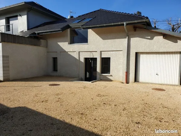 T3 meublé 63 m² avec cour privée + garage - Pontcharra