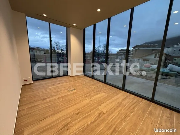 BUREAUX 117 m² COLLONGES-SOUS-SALÈVE