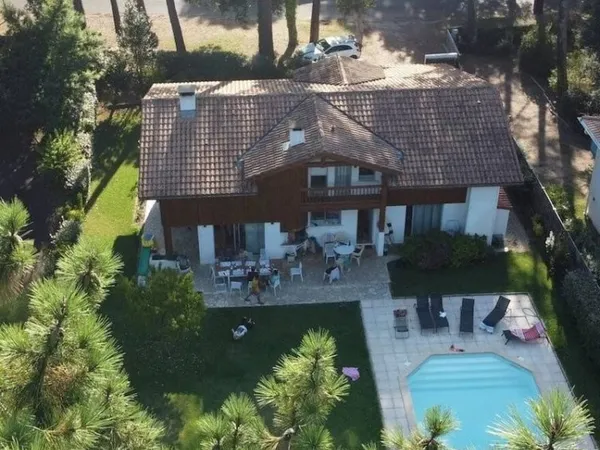 Maison 10 pièces 220 m²