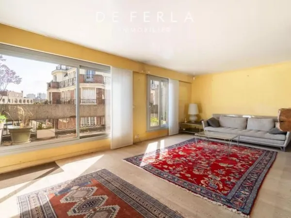 PARIS XIIIème, limitrophe Vème : Duplex familial en dernier étag