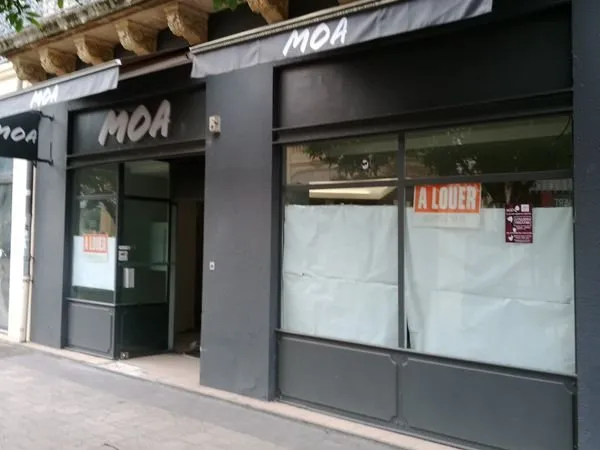 Local commercial emplacement n°1
